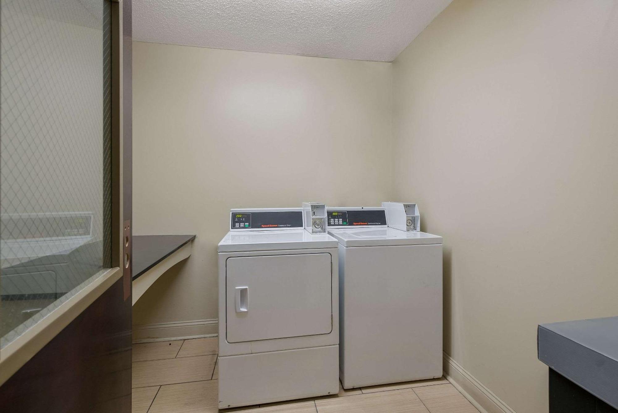 Comfort Inn Fayetteville I-95 Exteriör bild